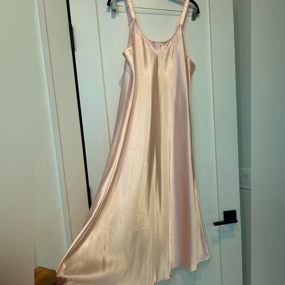 Pink satin nightgown or slip dress - Picture 3 of 5